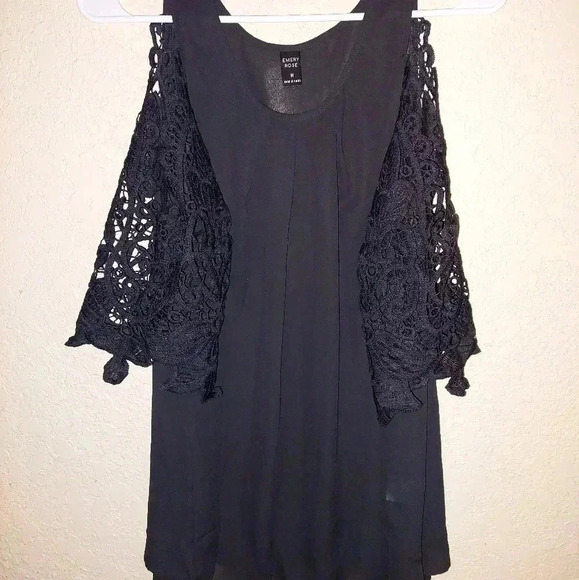 Never worn, size runs large! - Picture 1 of 3